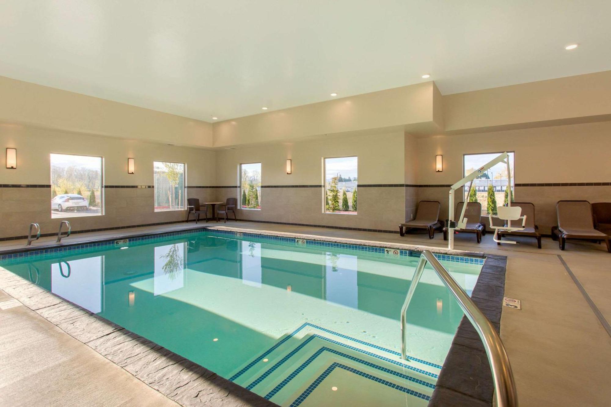 Comfort Suites Burlington Near I-5 מראה חיצוני תמונה