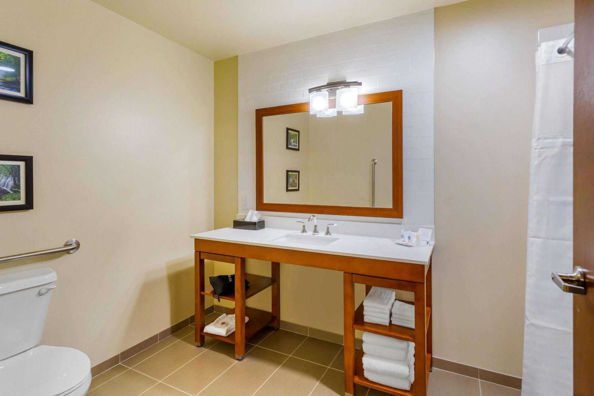 Comfort Suites Burlington Near I-5 מראה חיצוני תמונה