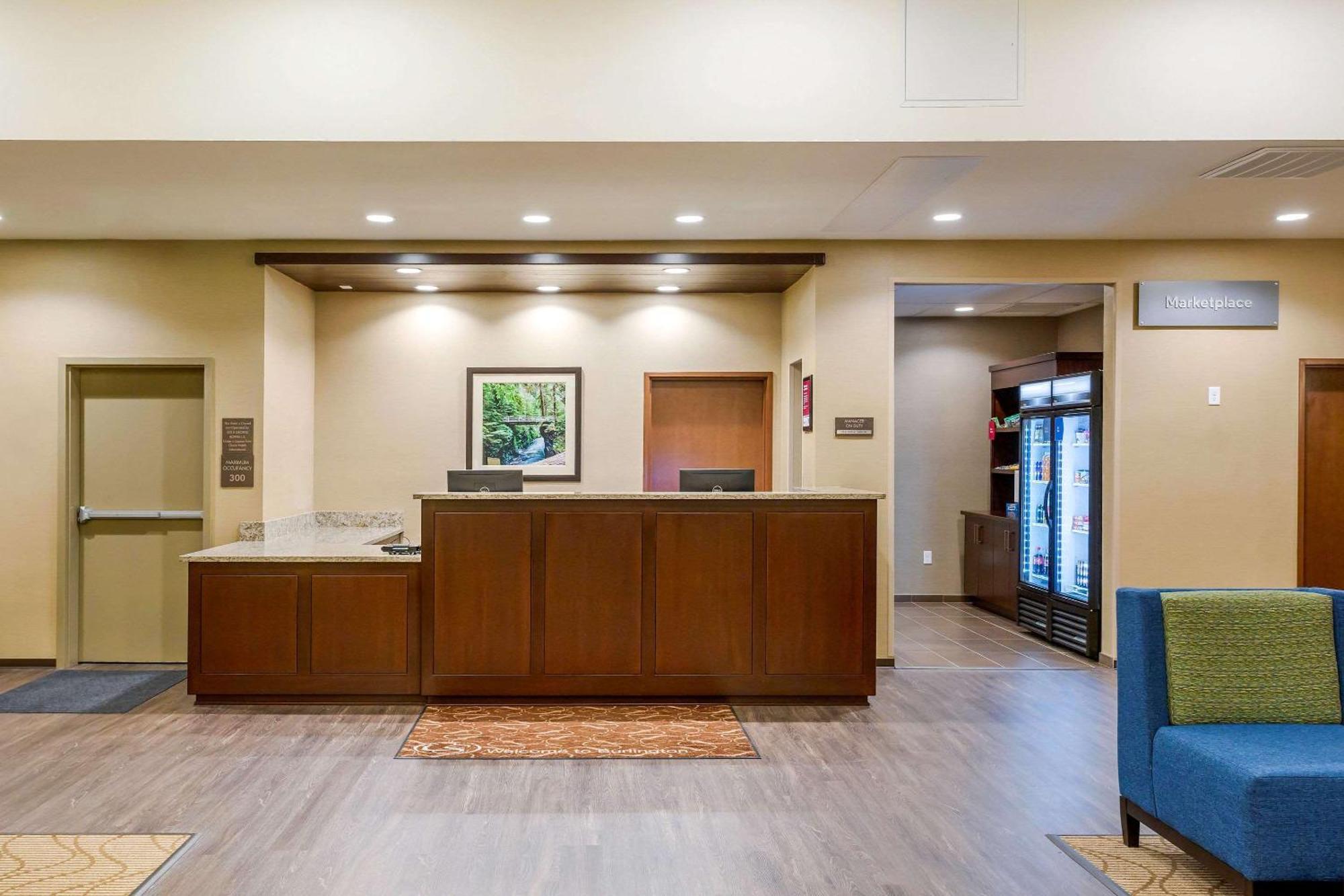 Comfort Suites Burlington Near I-5 מראה חיצוני תמונה